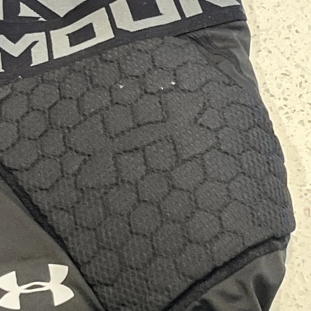 Under Armour Gameday Armour 5-Pad Football Girdle Men's Medium Black NWT